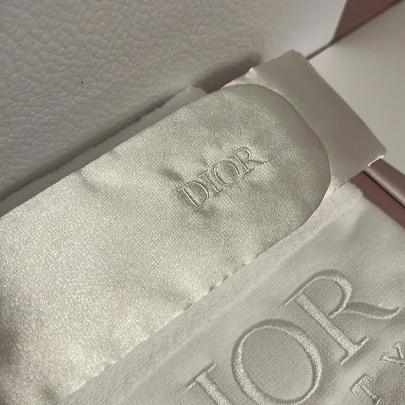 DiorVanity Case—Headband-Towel- Full Size Hyalushot - Picture 14 of 16